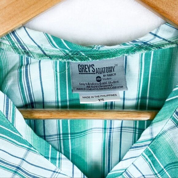 Greys Anatomy Barco Green Plaid Scrub Short Sleeve - Picture 2 of 6